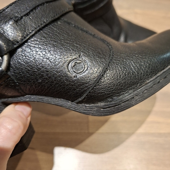 Born Women's Black Leather Western/Moto-inspired Ankle Boots (Size 9/EU 40.5) - Picture 4 of 11